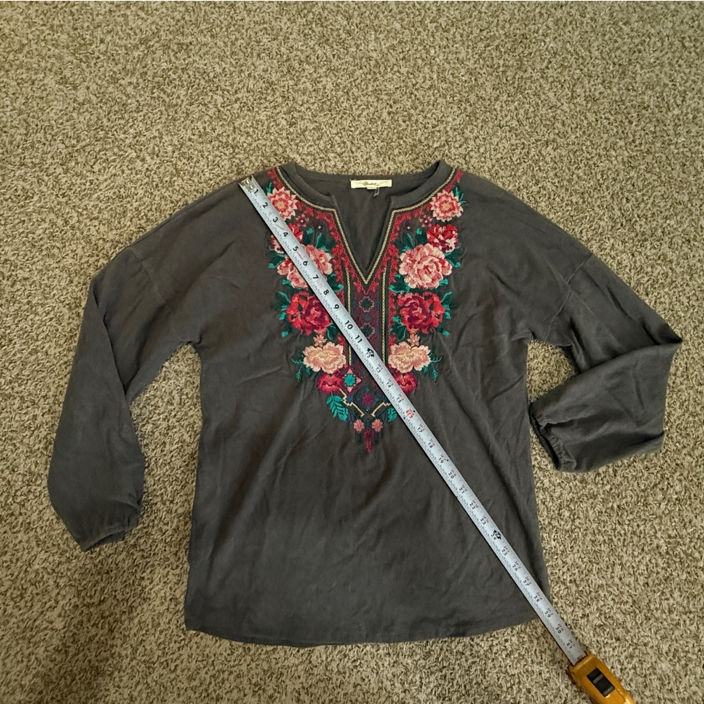 ANDREE BY UNIT Charcoal Top with Floral Embroidery